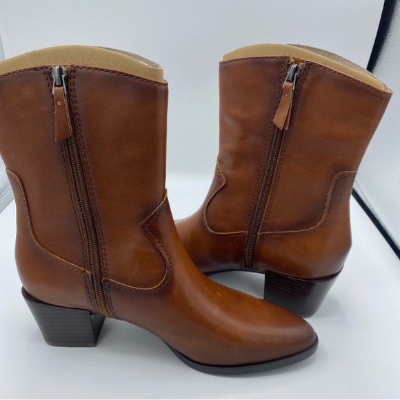 Naturalizer Gaby Cider Spice Leather
(NWT size 7) Fits more like a 5/6. - Picture 7 of 8